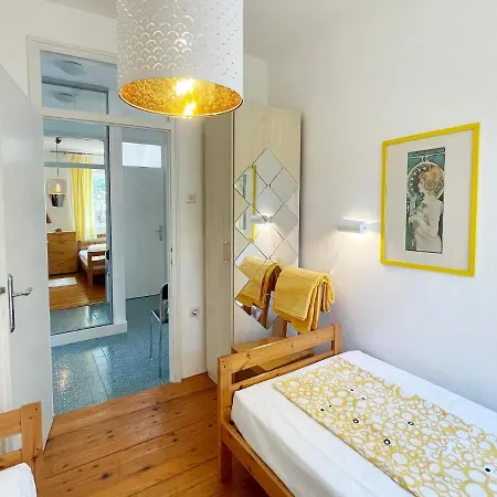 House Fras With Two Apartman